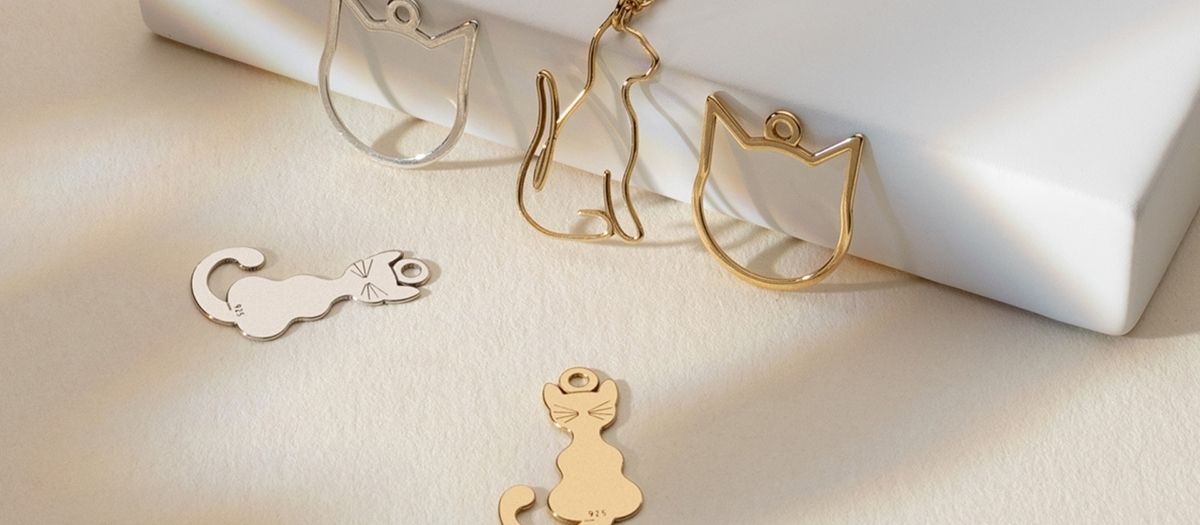 SAFIGLE 10pcs Cute Flocking Cat Charms For Jewelry Making:Resin Cat Pendant Cute Animal Jewelry Making Charms For Bracelets Necklaces Earrings Keychains Craft Supplies White