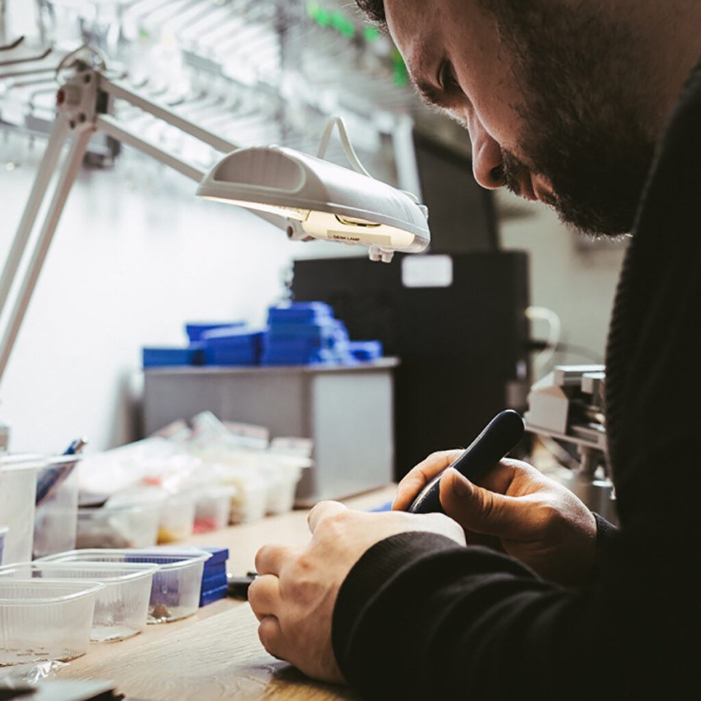 how to start jewelry business